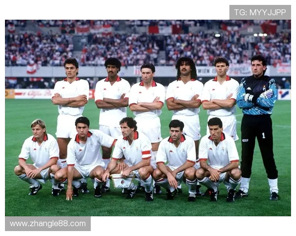 马尔科·范巴斯滕:足球场上的天才与传奇风采 马尔科·范巴斯滕:足球场上的天才与传奇风采