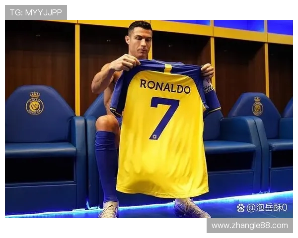 梅西C罗背后的传奇人物与他们的足球生涯起伏与荣耀