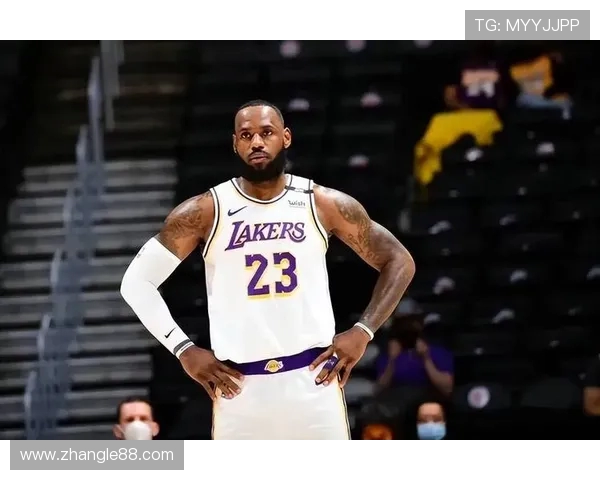 篮球巨星的奋斗历程与传奇成就解析 从初露锋芒到全球偶像的逆袭之路 篮球巨星的奋斗历程与传奇成就解析 从初露锋芒到全球偶像的逆袭之路