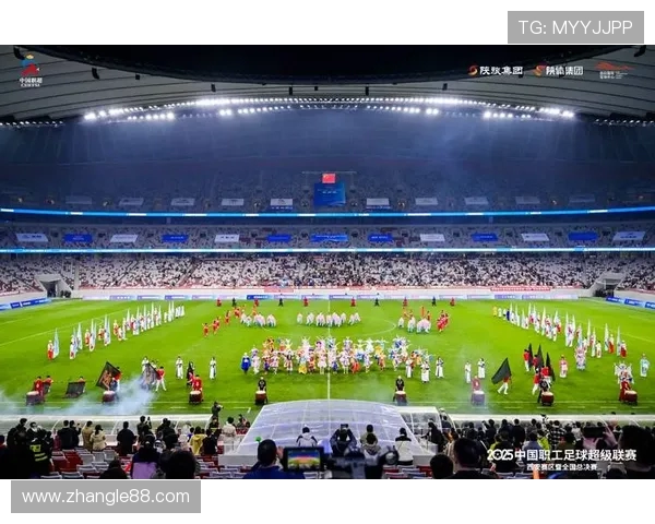 足球盛宴:全球顶级联赛精彩对决与球星风采大揭秘 足球盛宴:全球顶级联赛精彩对决与球星风采大揭秘