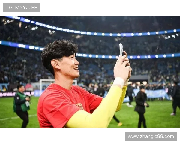 颜骏凌：从青涩新人到中国足球顶级门将的成长之路与辉煌瞬间