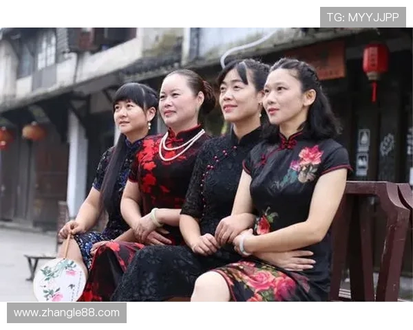 塔什干棉农与汽车城的对决：传统农业与现代工业的碰撞与融合